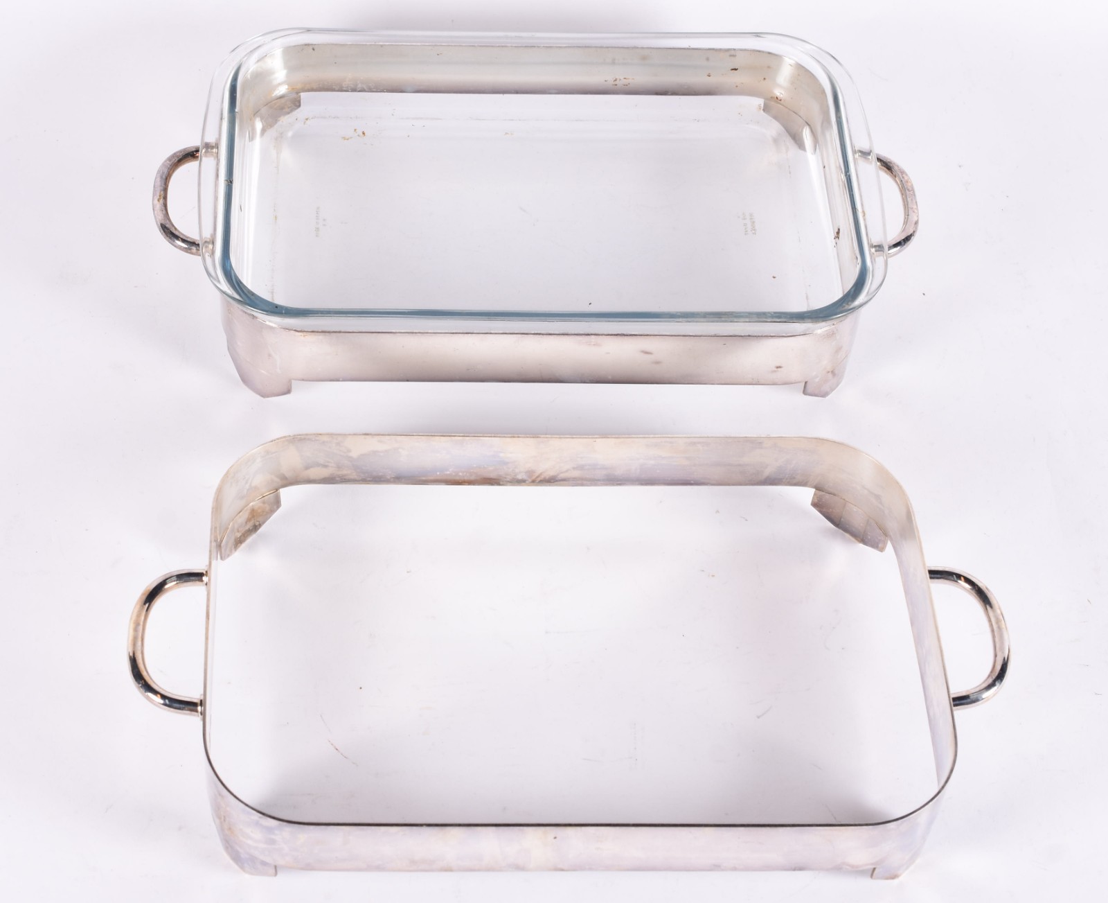 Dois porta pirex de metal prateado (1 com pirex). - foto 2 de 3