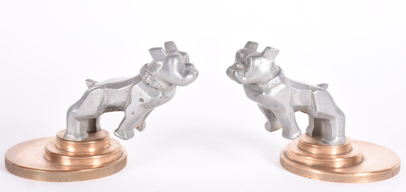 Par de estatuetas de metal representando cachorros, bases de bronze. - foto 2 de 4