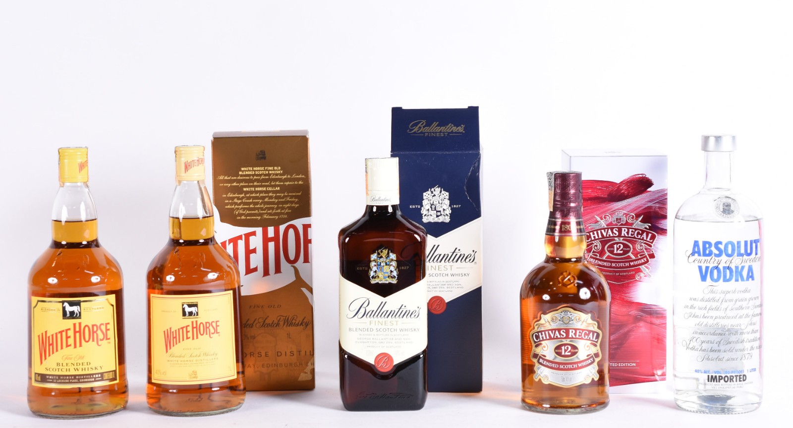 Cinco garrafas de bebidas, sendo: 2 whiskys White Horse, um whisky... - foto 1 de 6