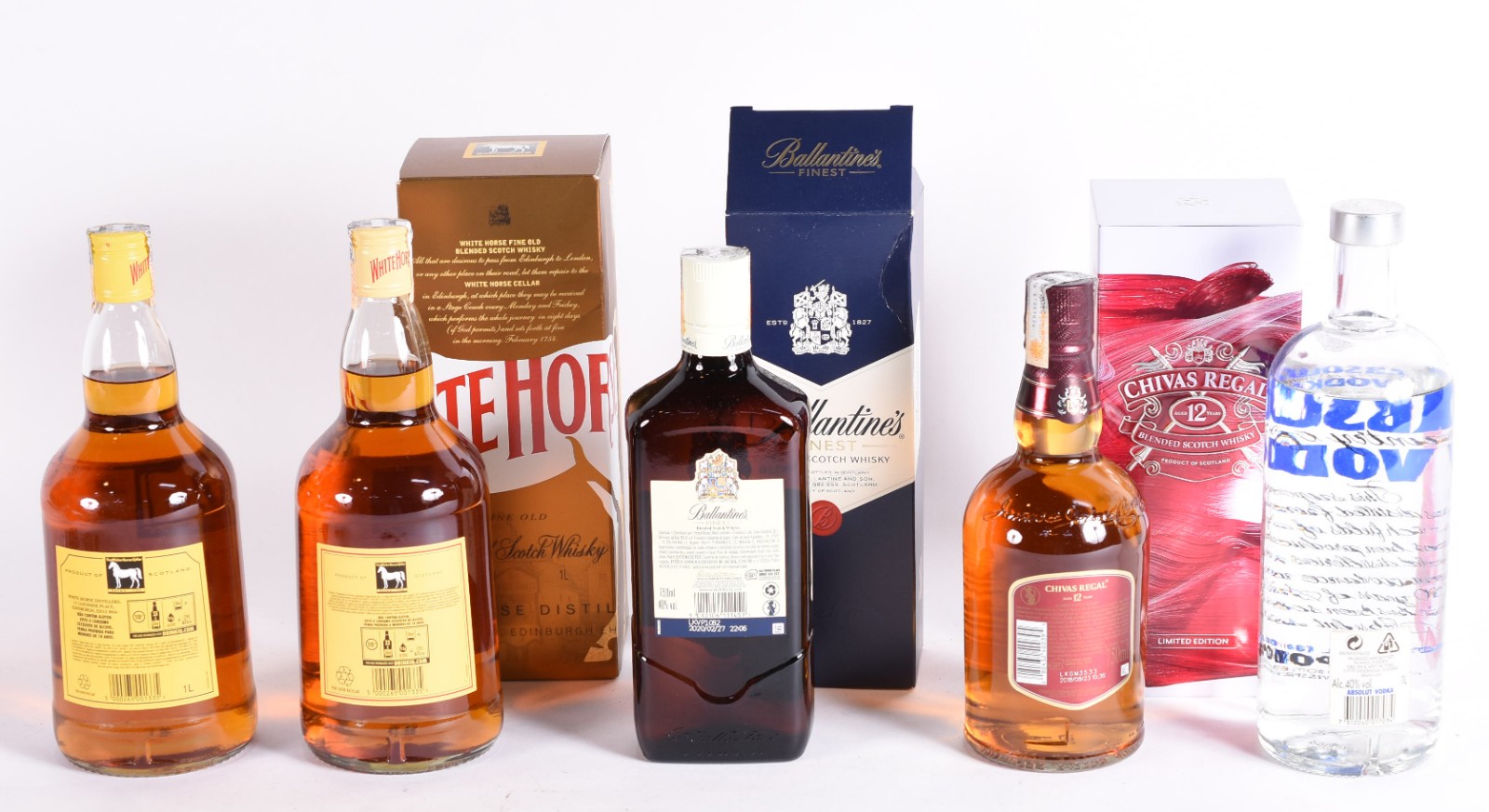Cinco garrafas de bebidas, sendo: 2 whiskys White Horse, um whisky... - foto 4 de 6
