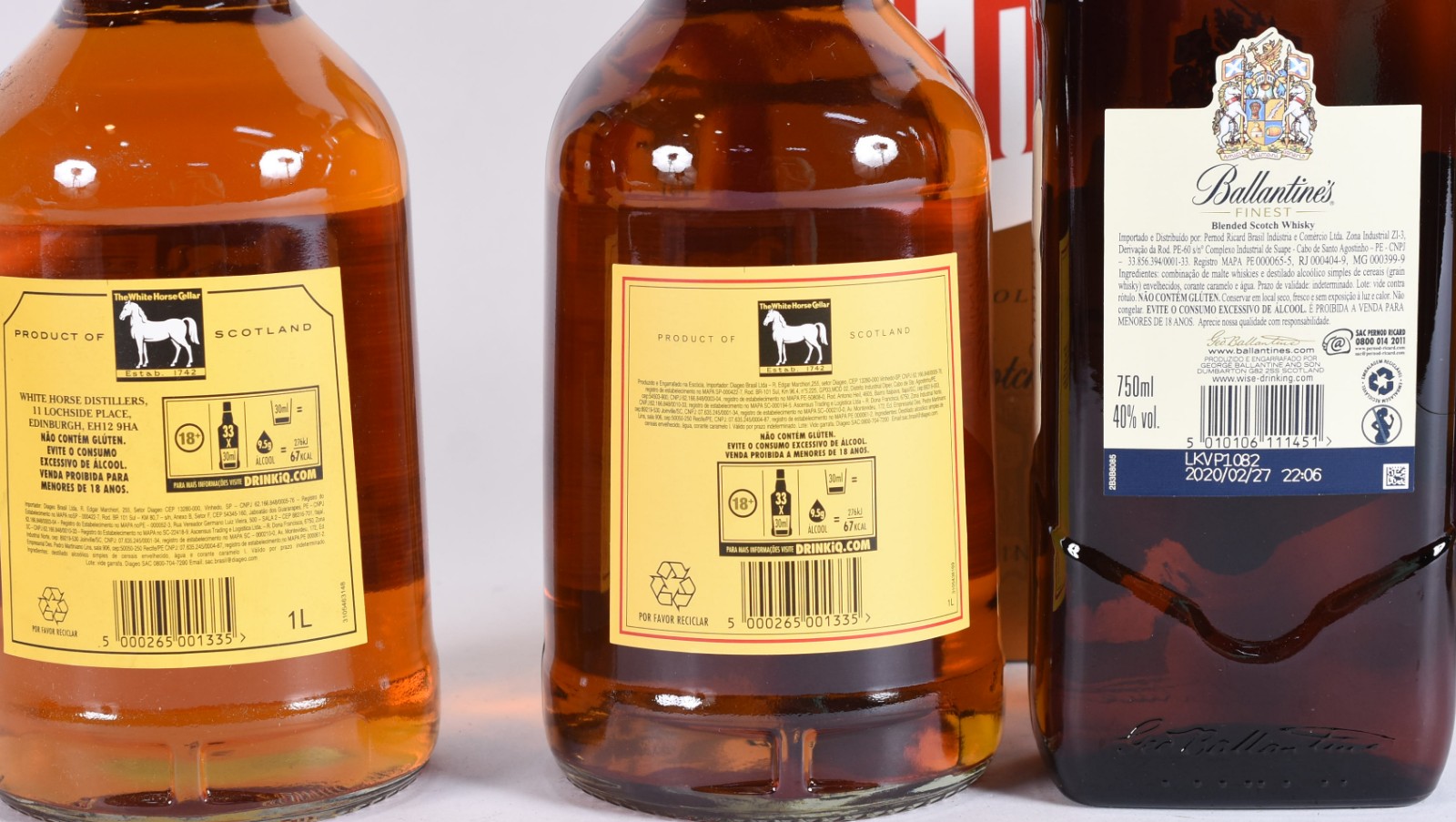 Cinco garrafas de bebidas, sendo: 2 whiskys White Horse, um whisky... - foto 6 de 6