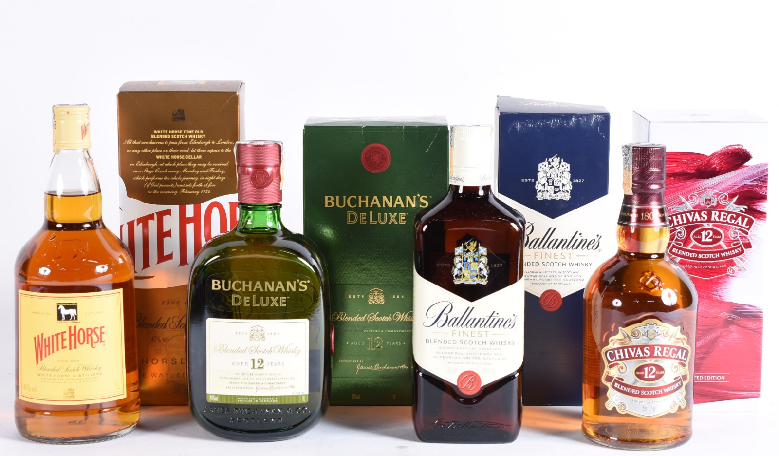Quatro garrafas de Whisky, sendo: White Horse, Buchanan's Luxe 12... - foto 1 de 6