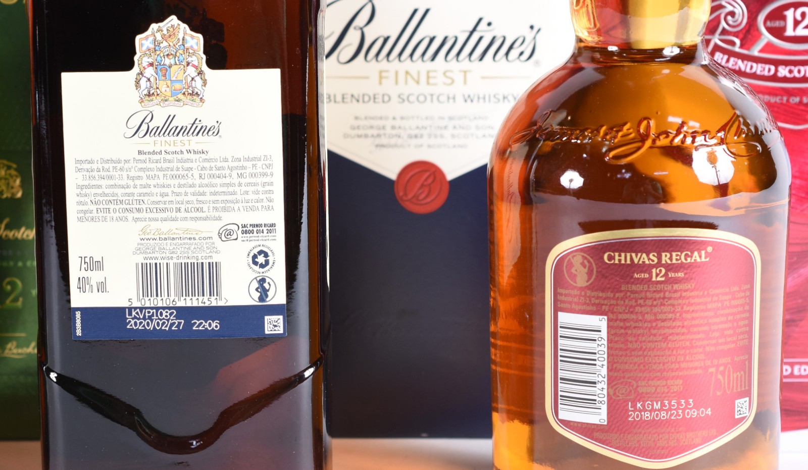 Quatro garrafas de Whisky, sendo: White Horse, Buchanan's Luxe 12... - foto 6 de 6