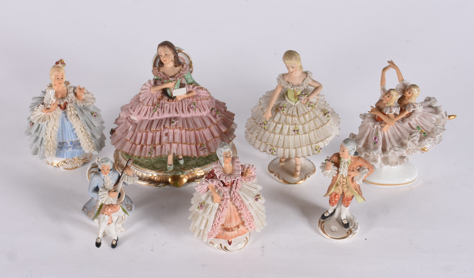 Sete estatuetas de porcelana policromada representando bailarinas... - foto 1 de 8
