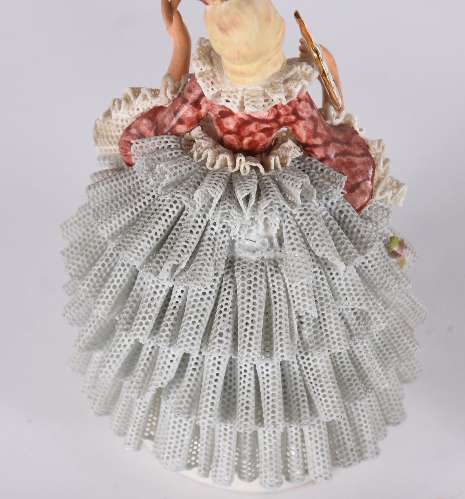 Sete estatuetas de porcelana policromada representando bailarinas... - foto 4 de 8