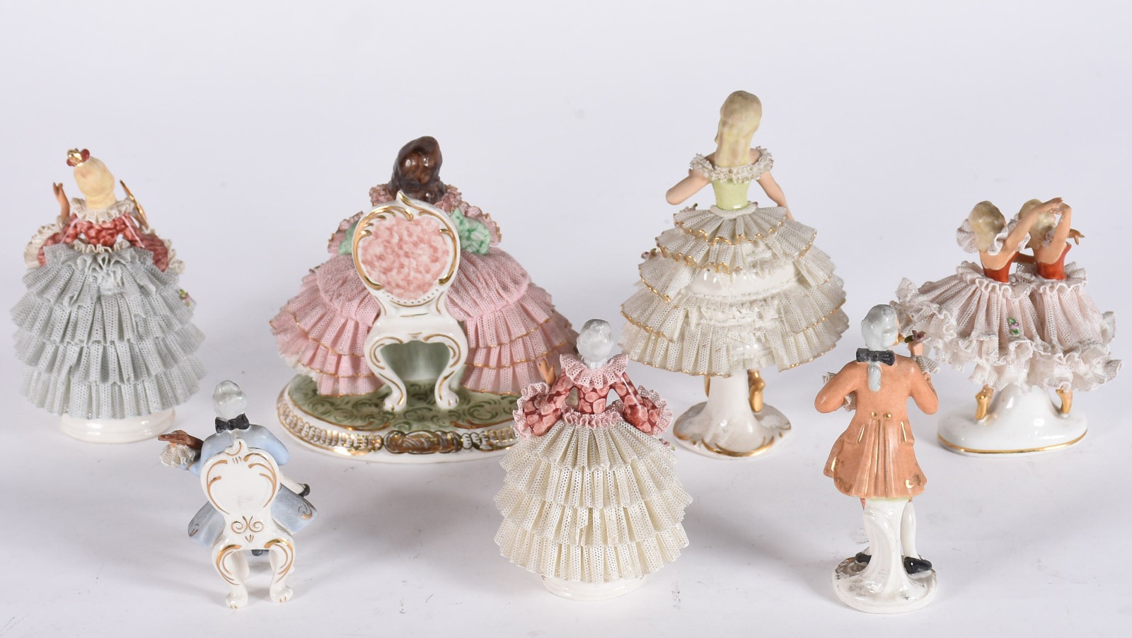 Sete estatuetas de porcelana policromada representando bailarinas... - foto 7 de 8