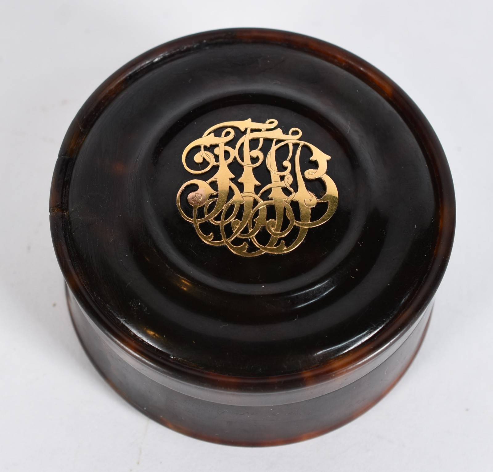 Caixa em tartaruga, século XIX com monograma em ouro 18 k (pequeno... - foto 2 de 5
