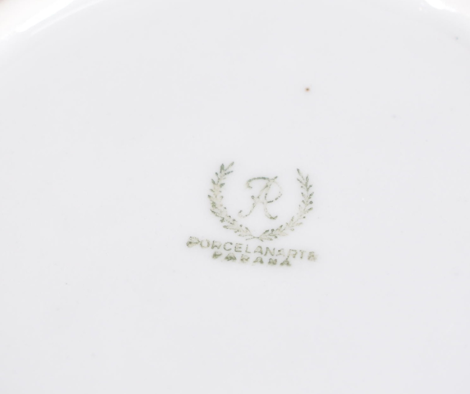 Duas xícaras de porcelana para café, acompanham 12 colheres de metal... - foto 5 de 5