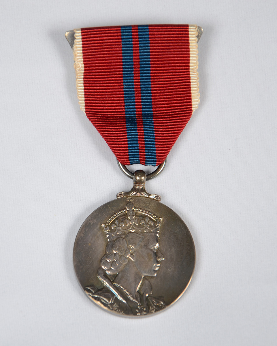 Medalha de prata comemorativa da Coroação da Rainha Elizabeth II... - foto 1 de 2