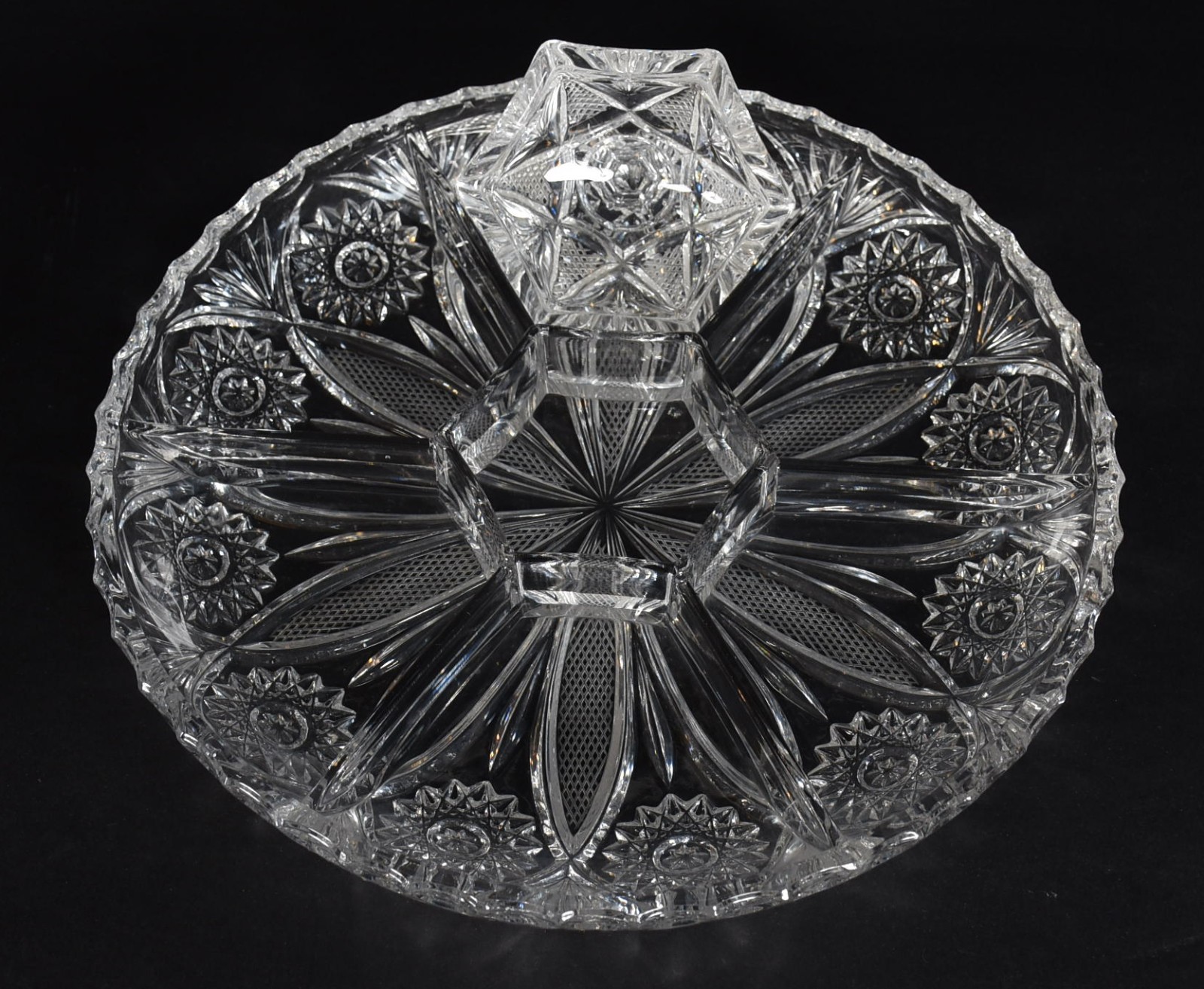 Três peças de cristal, sendo: 2 bowls e porta petiscos. - foto 3 de 3
