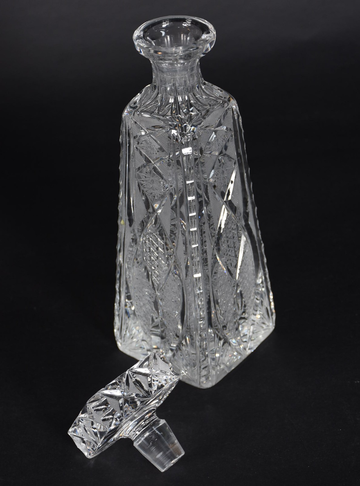 Garrafa de cristal Tcheco lapidado. - foto 3 de 4