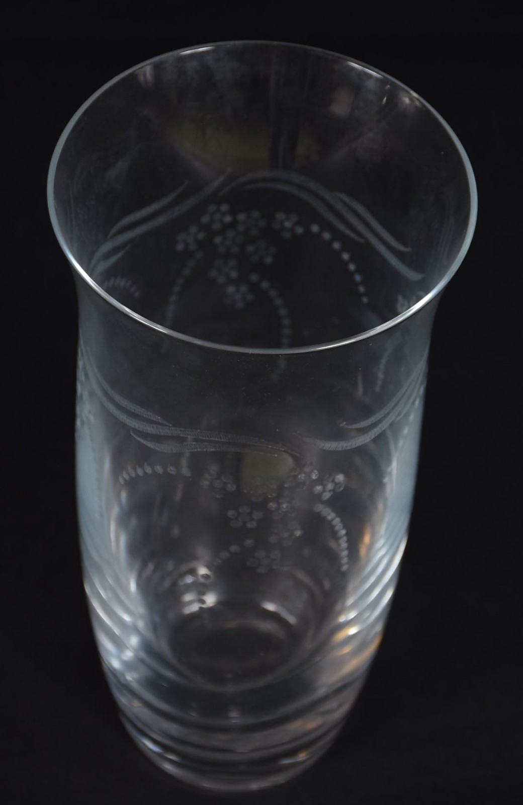 Vaso de cristal com guirlandas lavradas. - foto 2 de 3