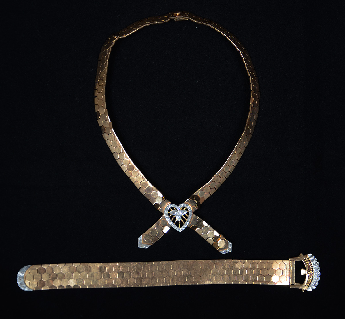 Conjunto de colar (Peso: 70 g) e pulseira (Peso: 55 g) em ouro...
