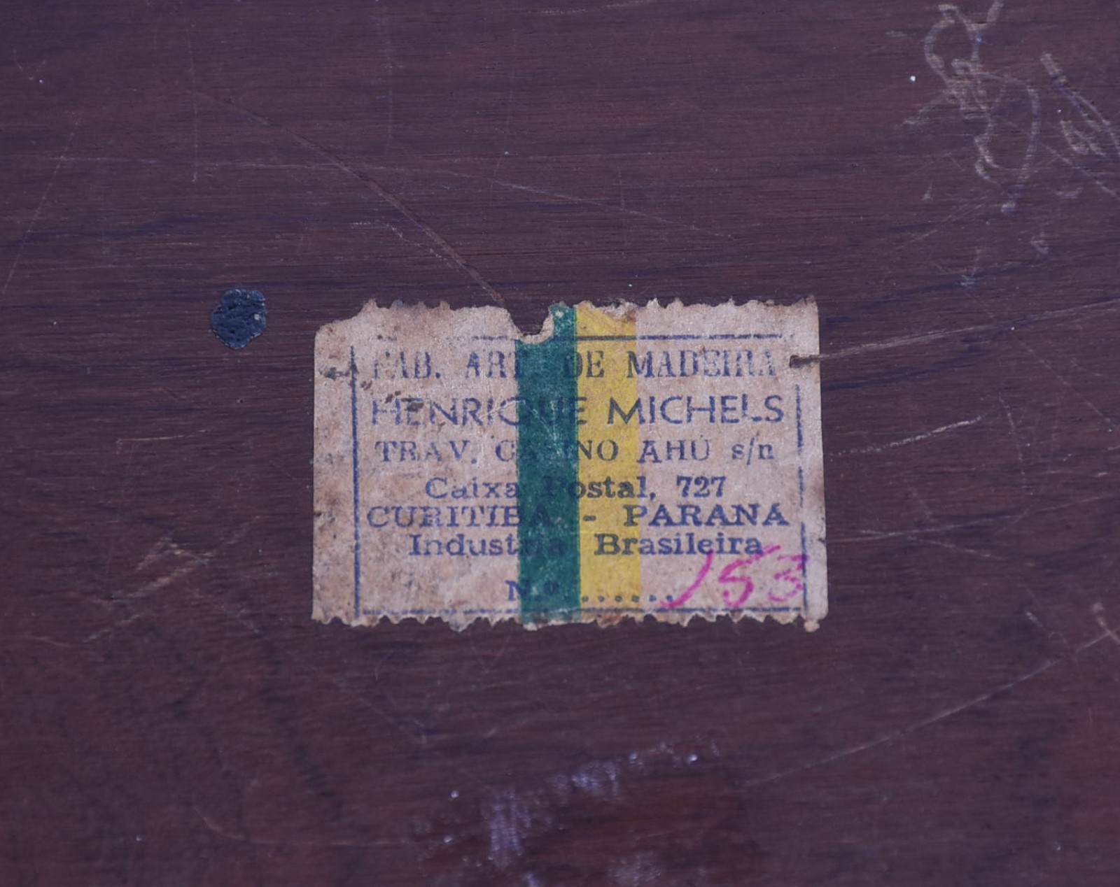 Quatro peças de madeira com marqueterie, sendo: porta retrato, 2... - foto 6 de 7
