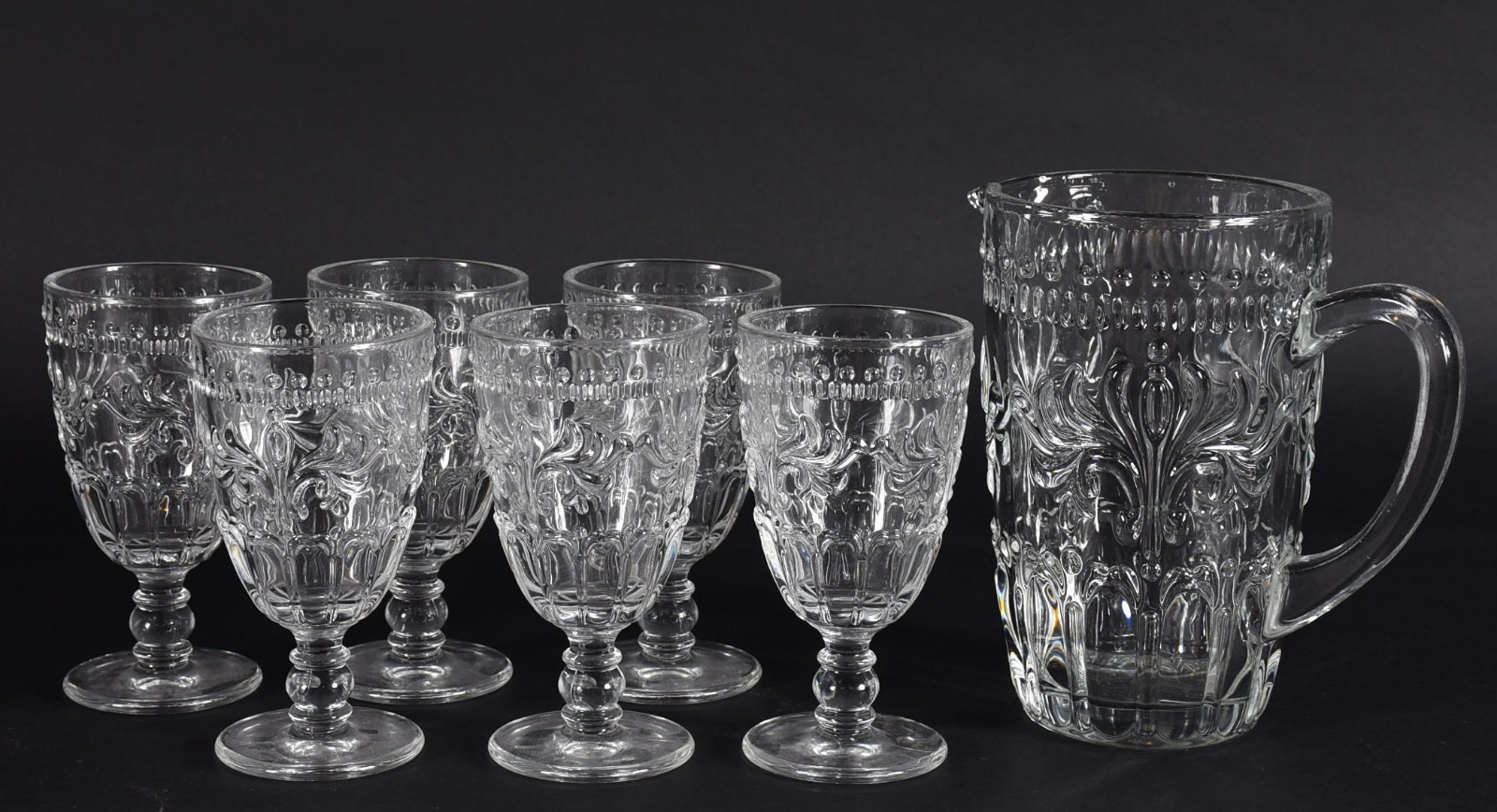 Conjunto em demi cristal composto de 6 taças e jarra para refresco... - foto 1 de 3