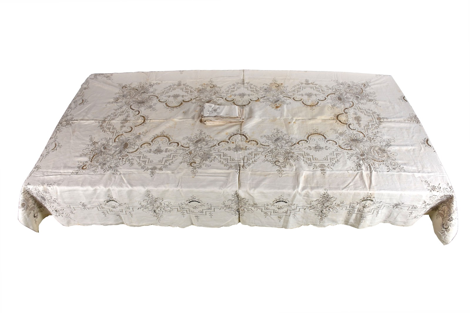 Toalha de mesa de linho bege bordado da Ilha da Madeira com 10... - foto 1 de 3