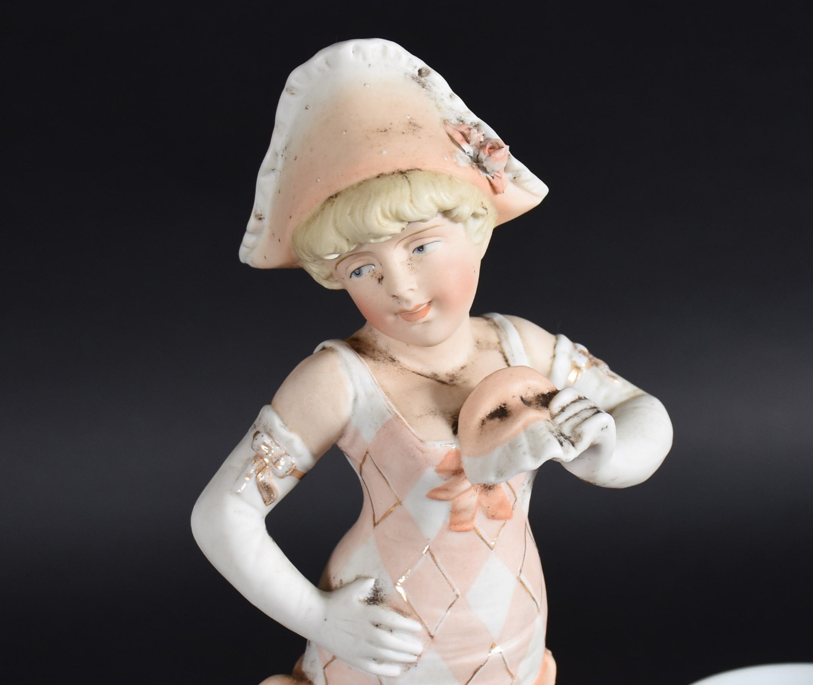 Cinco peças diversas, sendo: estatueta de biscuit policromado... - foto 2 de 6