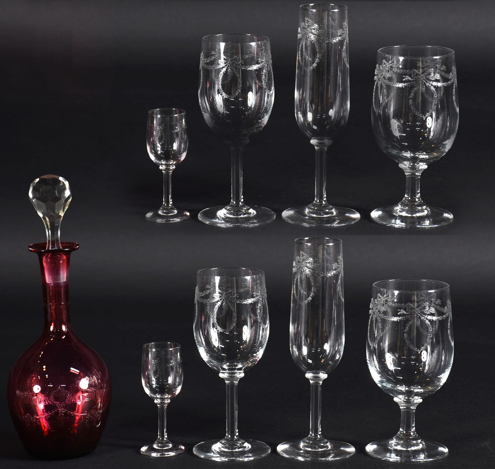 Conjunto de cristal lavrado composto de: 12 cálices para vinho tinto... - foto 1 de 4
