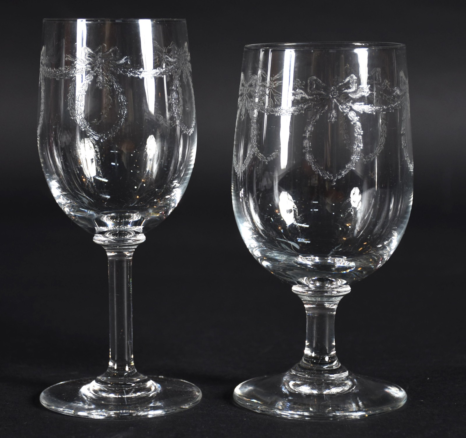Conjunto de cristal lavrado composto de: 12 cálices para vinho tinto... - foto 2 de 4