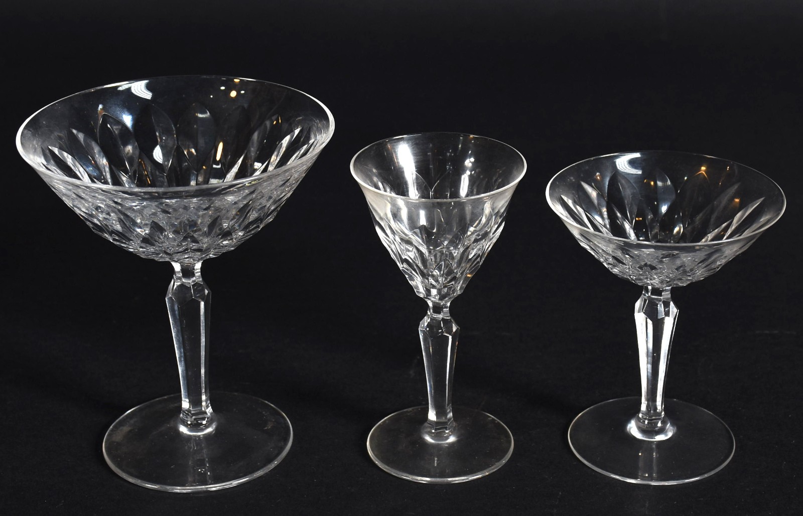 Serviço de cristal lapidado composto de: 12 taças para champagne, 9... - foto 2 de 4