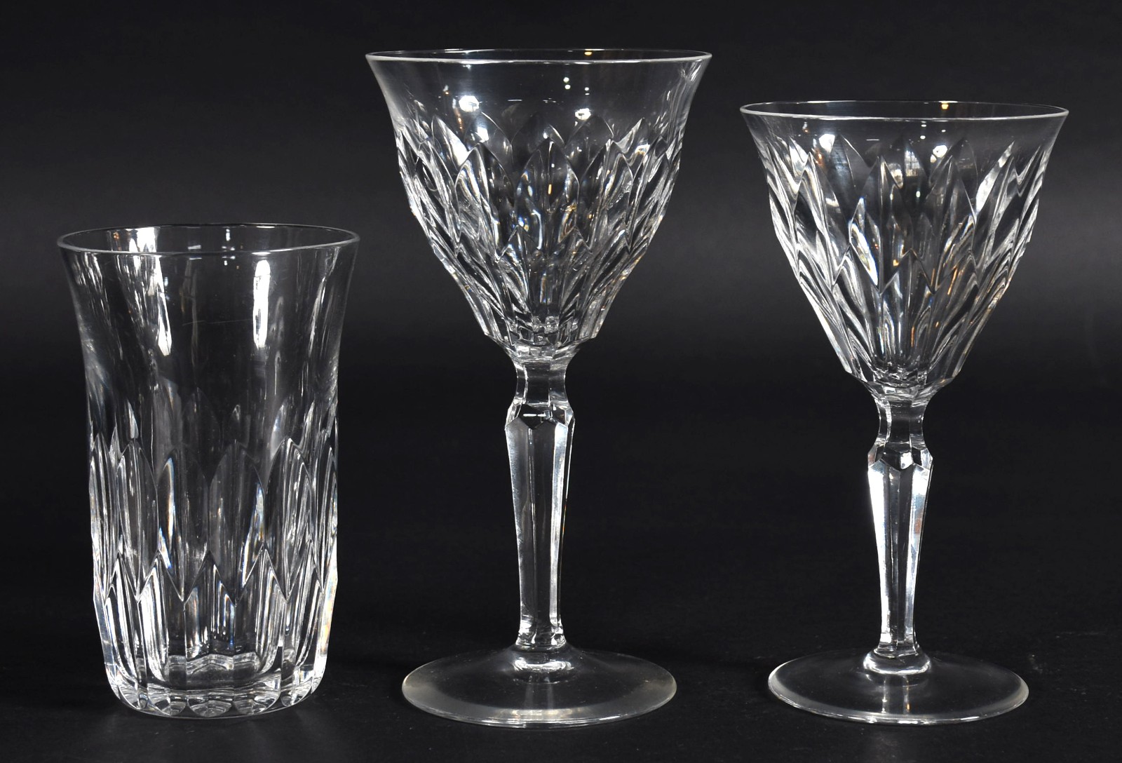 Serviço de cristal lapidado composto de: 12 taças para champagne, 9... - foto 3 de 4