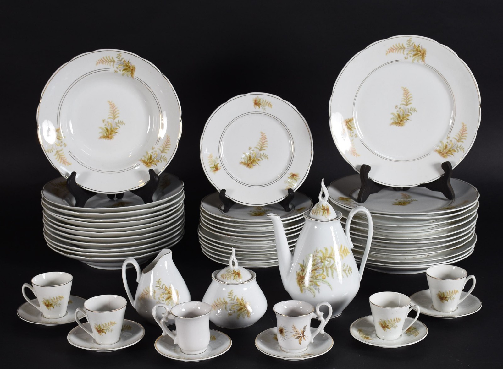 Aparelho de jantar e café de porcelana REAL composto de: 12 pratos... - foto 2 de 9