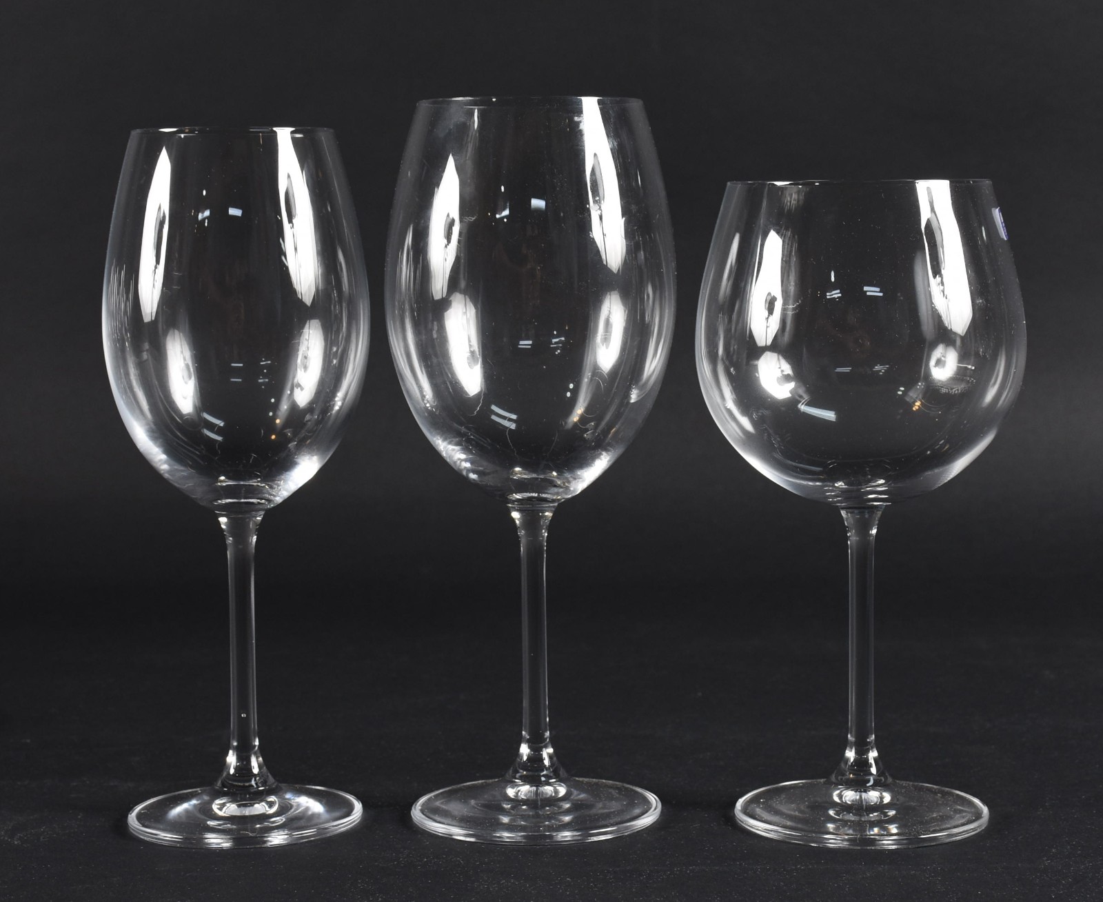Lote com 13 taças para vinho em demi cristal liso (tamanhos... - foto 3 de 3