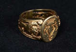 Anel de ouro 18 k monogramado. Peso total: 16,3 g - Anel de ouro 18 k monogramado. Peso total: 16,3 g