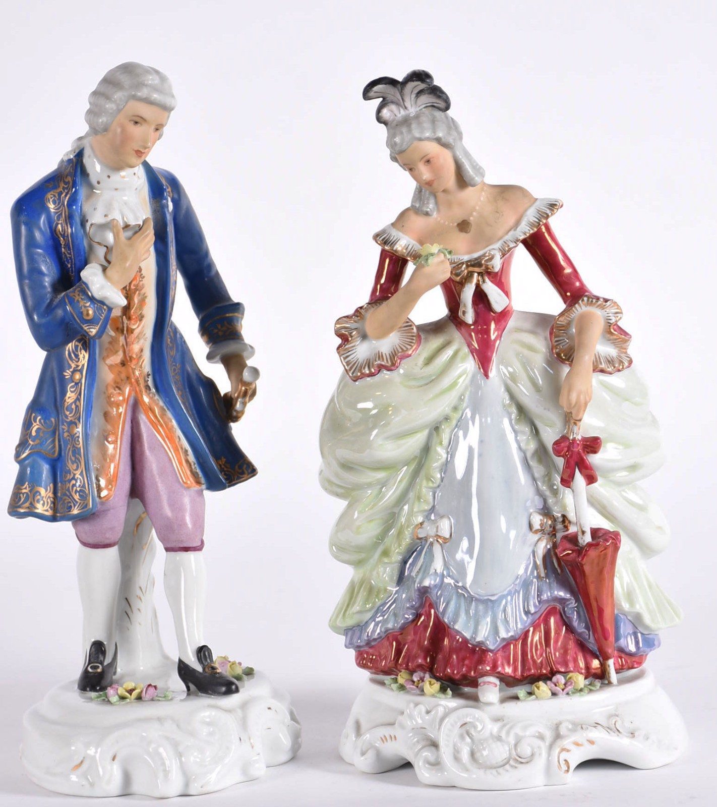 Par de figuras de porcelana policromada com realces dourados... - foto 1 de 5