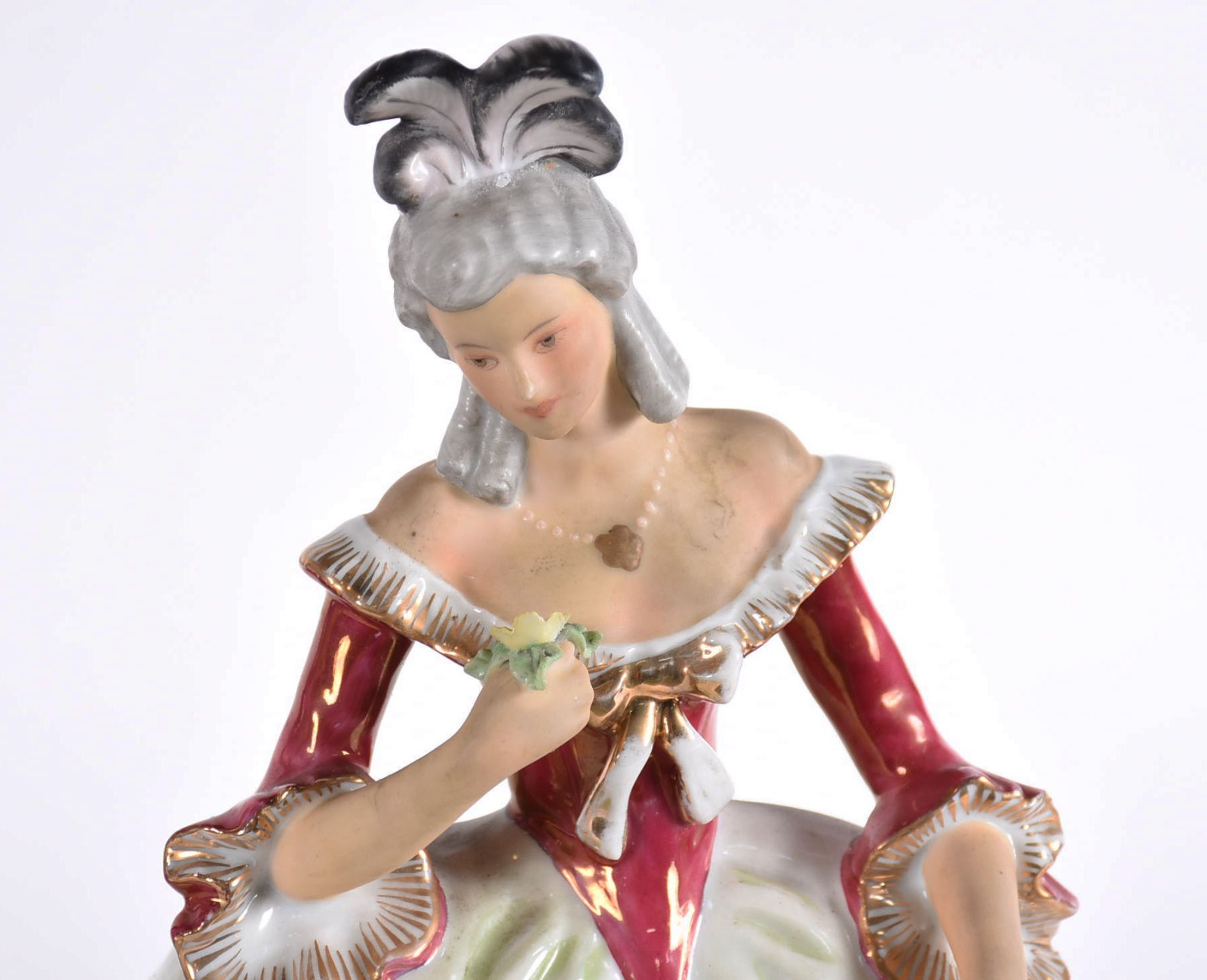 Par de figuras de porcelana policromada com realces dourados... - foto 2 de 5