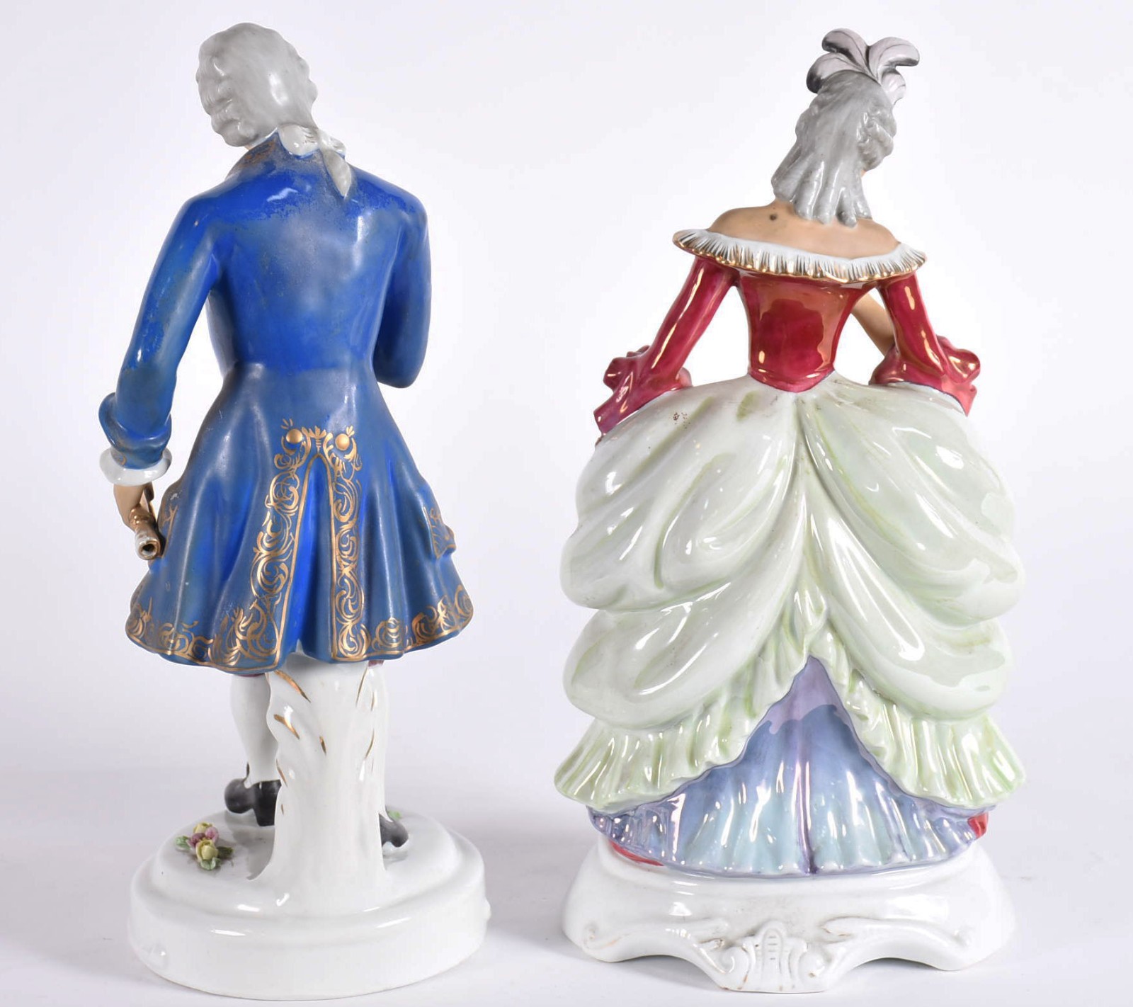 Par de figuras de porcelana policromada com realces dourados... - foto 5 de 5