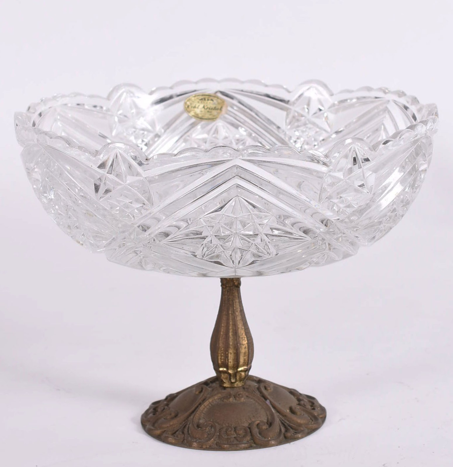 Fruteira de cristal alemão lapidado com base de metal. - foto 1 de 4
