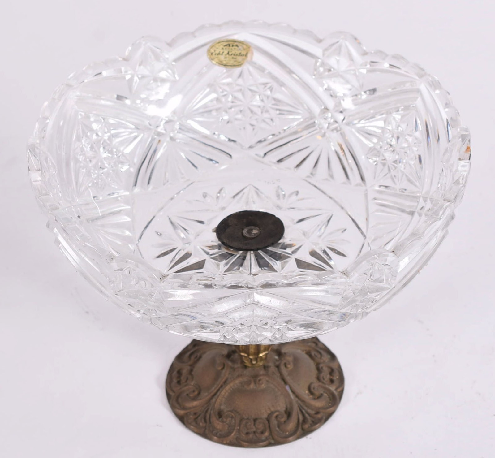 Fruteira de cristal alemão lapidado com base de metal. - foto 2 de 4