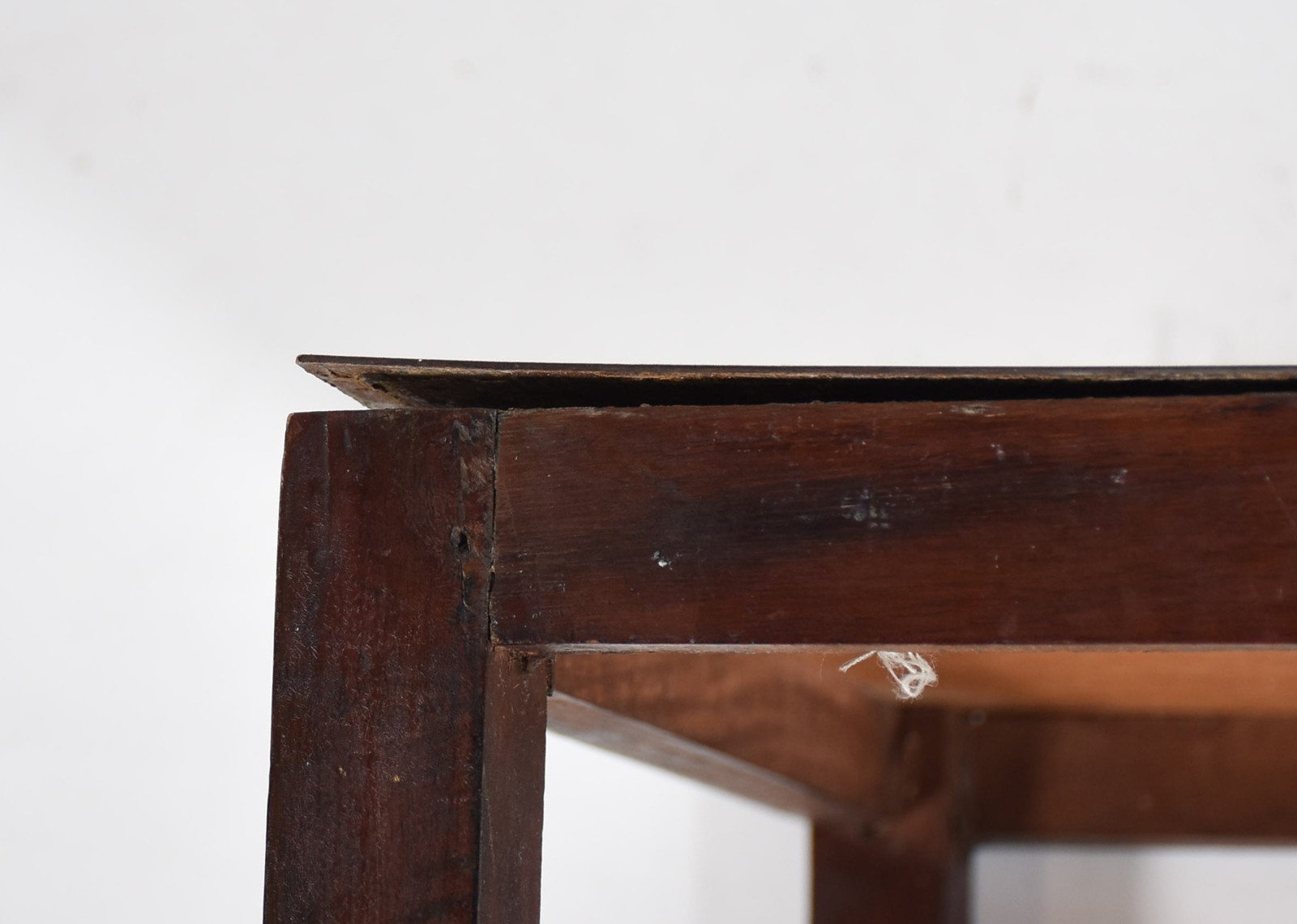 Mesa retangular de madeira com tampo de fórmica. (com desgastes). - foto 4 de 4