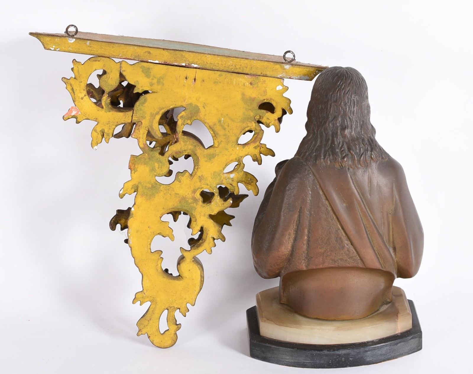 Duas peças, sendo Escultura representando Sagrado Coração de Jesus... - foto 4 de 5
