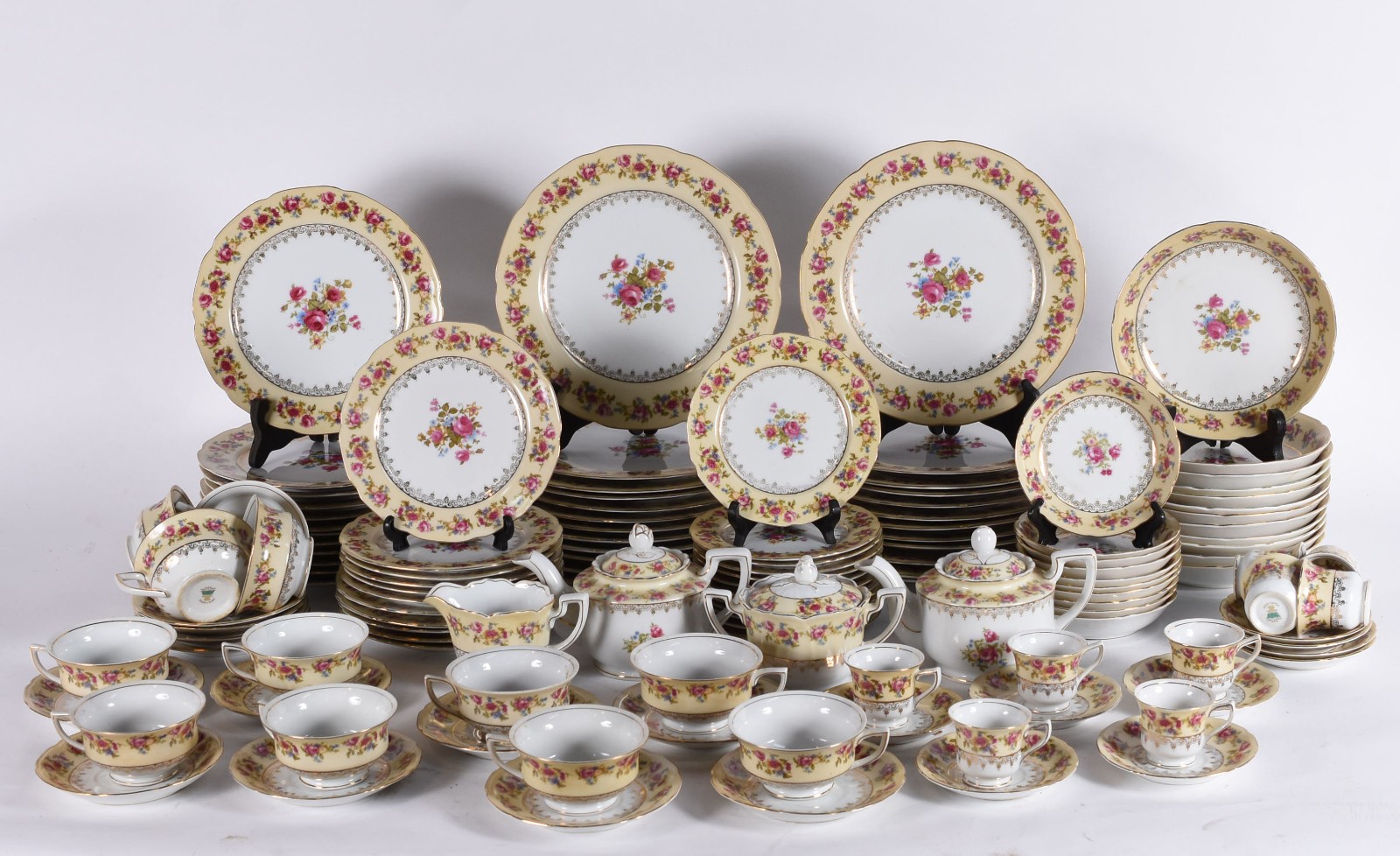 Aparelho de jantar, chá e café de porcelana japonesa "Gold Castle"... - foto 3 de 9