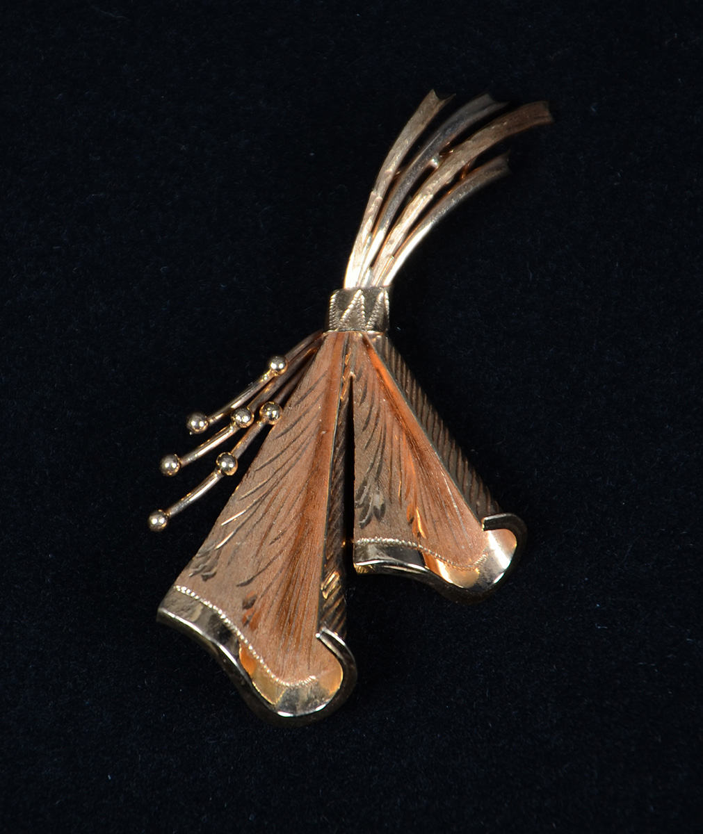 Broche de ouro amarelo. Peso: 10 g