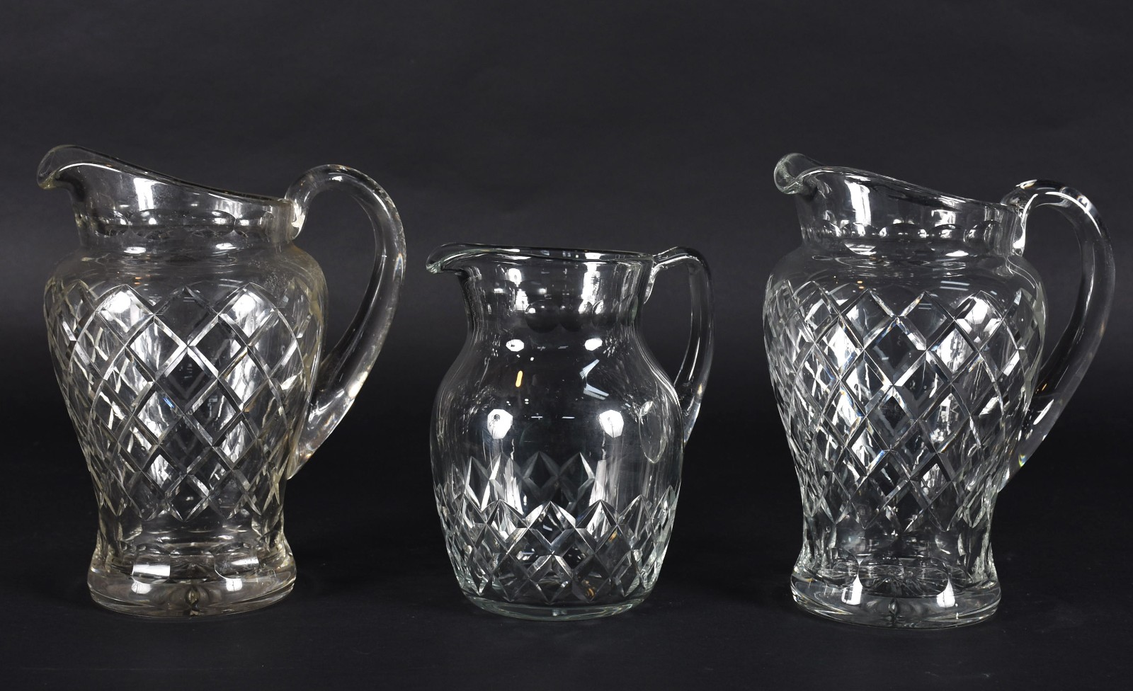 Três jarras de cristal lapidado. - foto 1 de 3