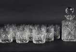 Conjunto com garrafa de cristal lapidado e 10 c... - Conjunto com garrafa de cristal lapidado e 10 copos curtos para whisky.