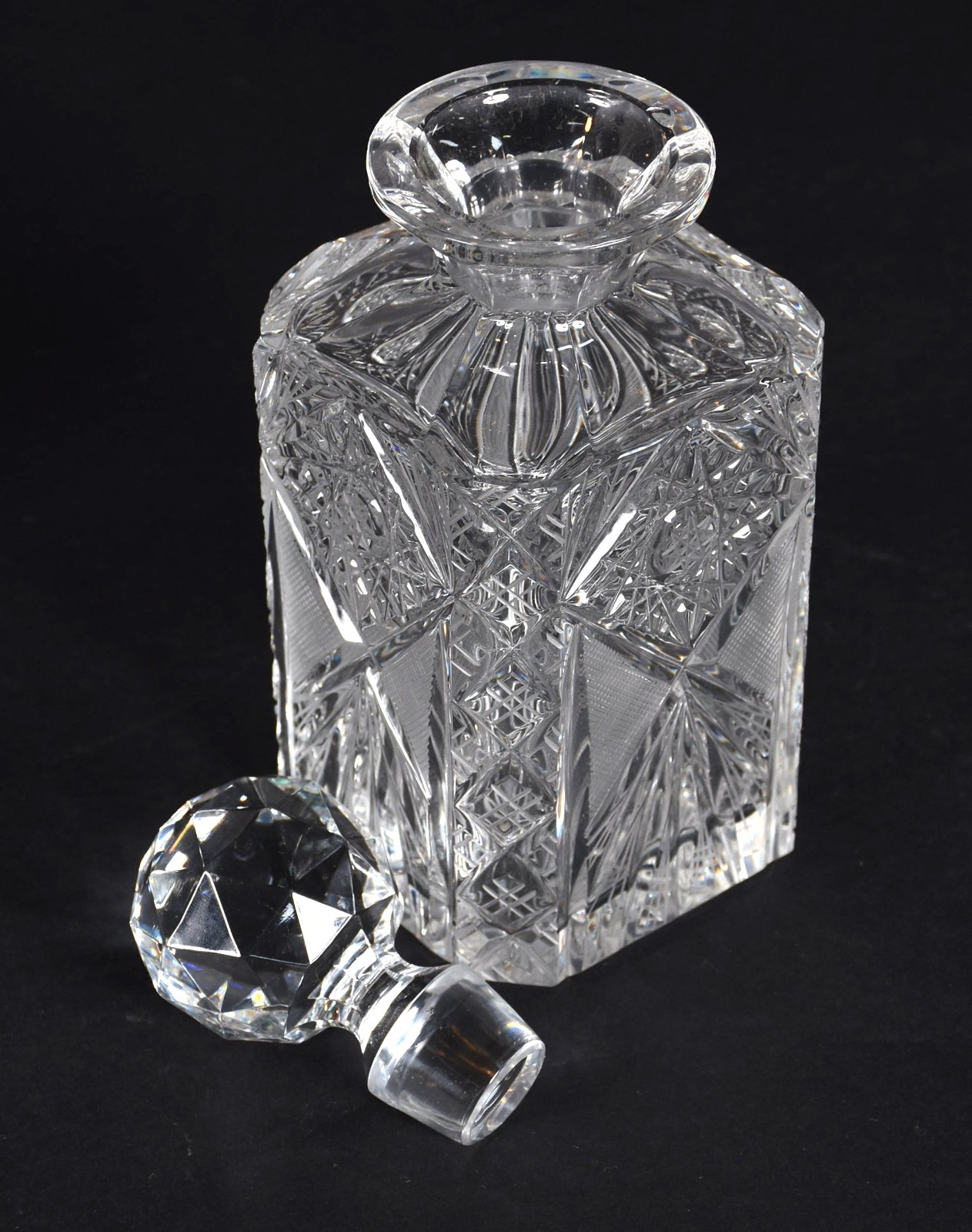 Conjunto com garrafa de cristal lapidado e 10 copos curtos para... - foto 4 de 5