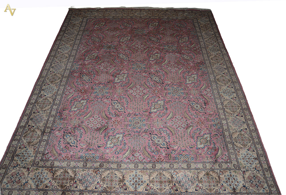 Tapete Kashan medindo: 2,51 x 3,36 m