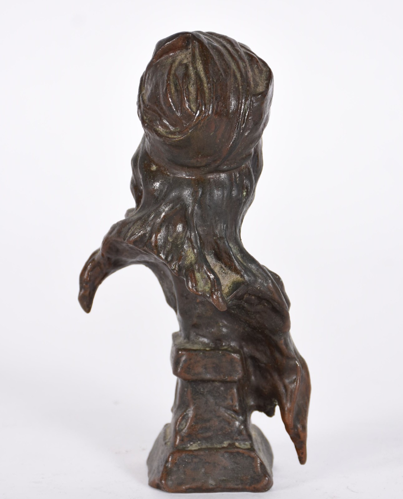 Pequeno busto Art Nouveau de metal representando figura feminina. - foto 4 de 5
