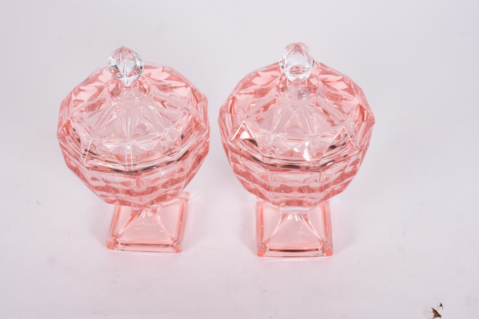 Par de pequenas compoteiras em demi cristal na cor rosa. - foto 2 de 3