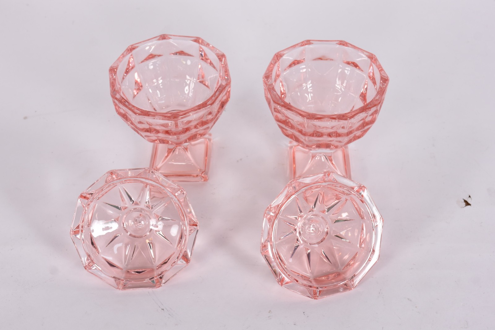 Par de pequenas compoteiras em demi cristal na cor rosa. - foto 3 de 3