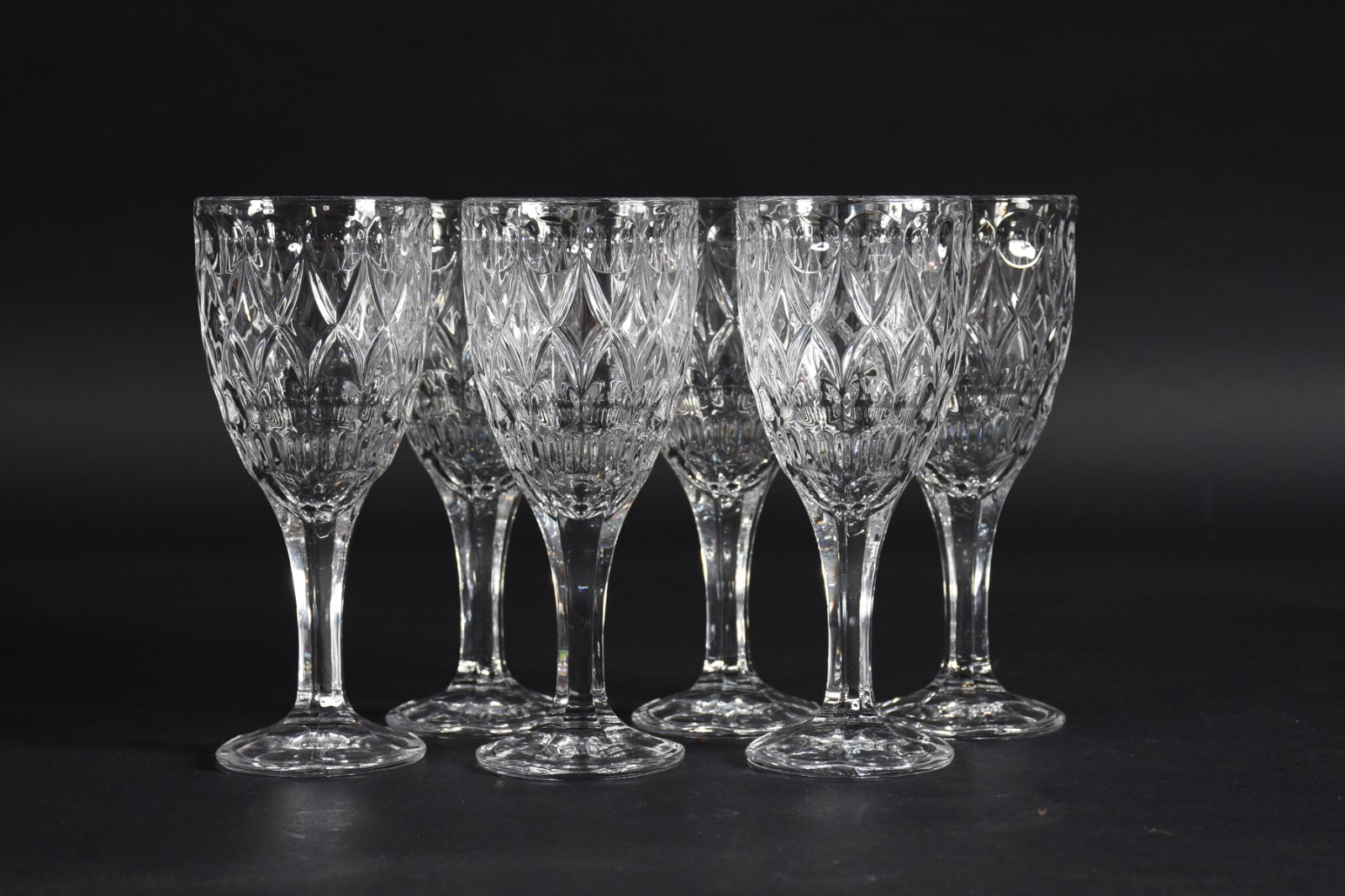 Seis taças em demi cristal para vinho. - foto 1 de 3