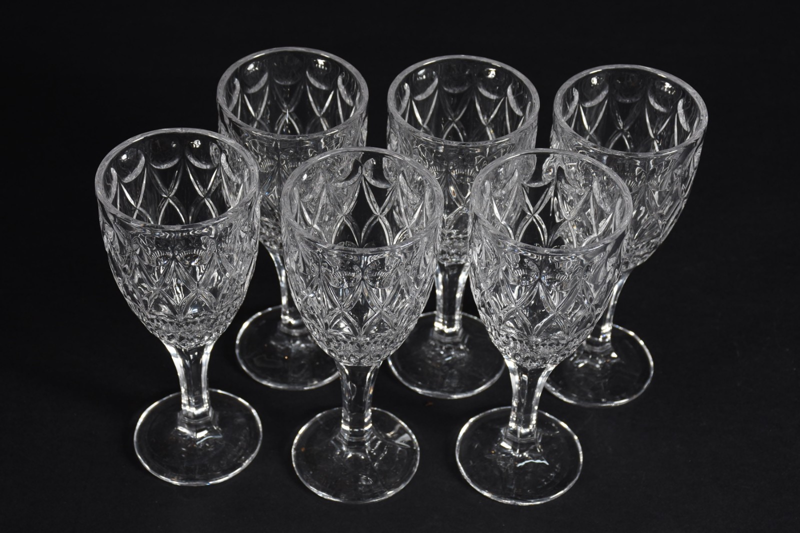 Seis taças em demi cristal para vinho. - foto 2 de 3