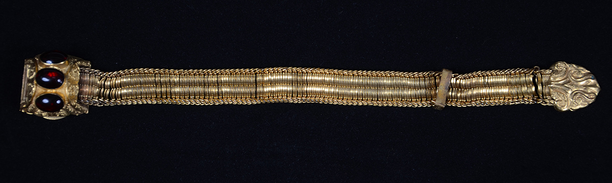 Pulseira de ouro amarelo com granada cabochon. (no estado) Peso: 30 g - foto 1 de 3