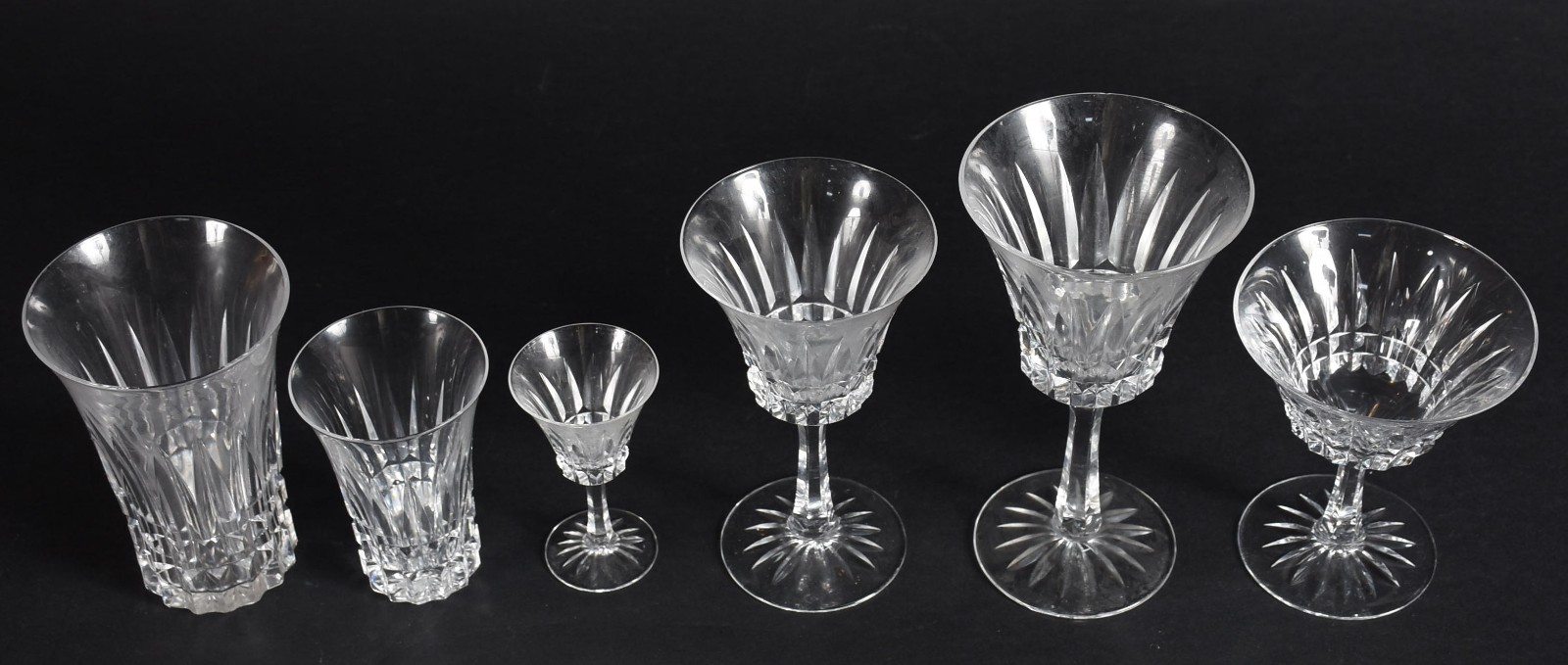 Serviço de cristal lapidado SAAR, marcados na base, composto de: 5... - foto 2 de 6