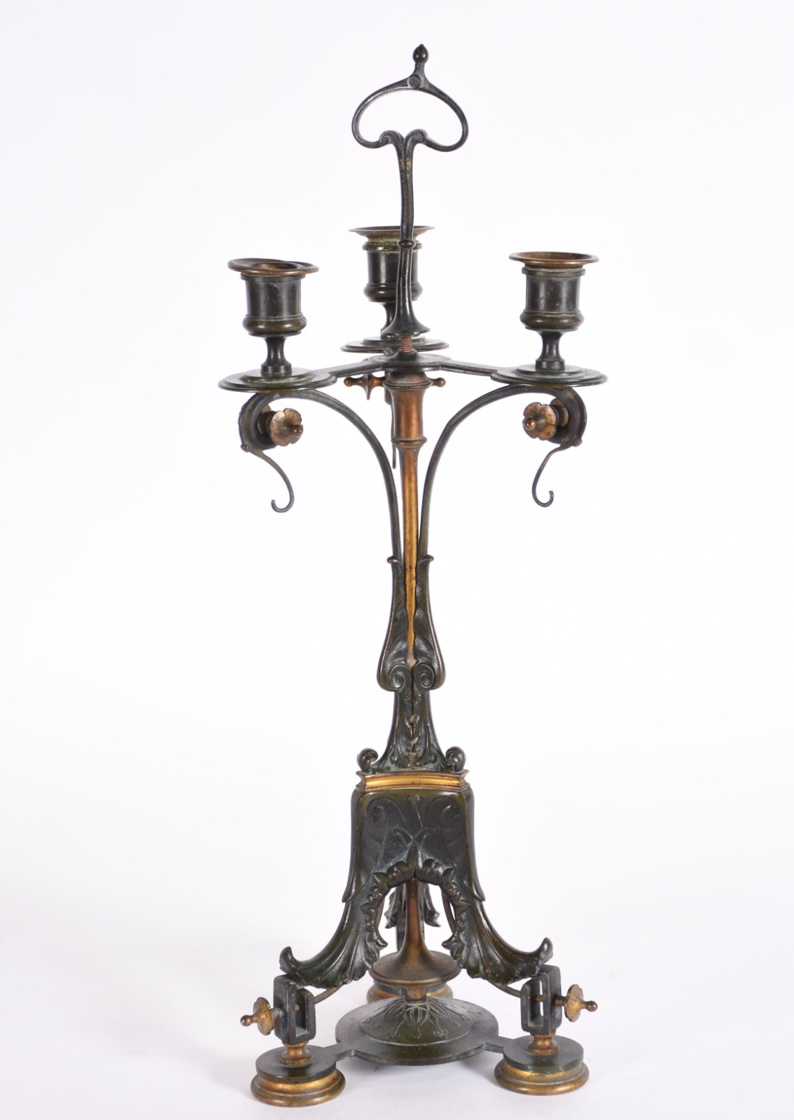 Candelabro para 3 velas em bronze patinado e ormolu. Fundição... - foto 1 de 4