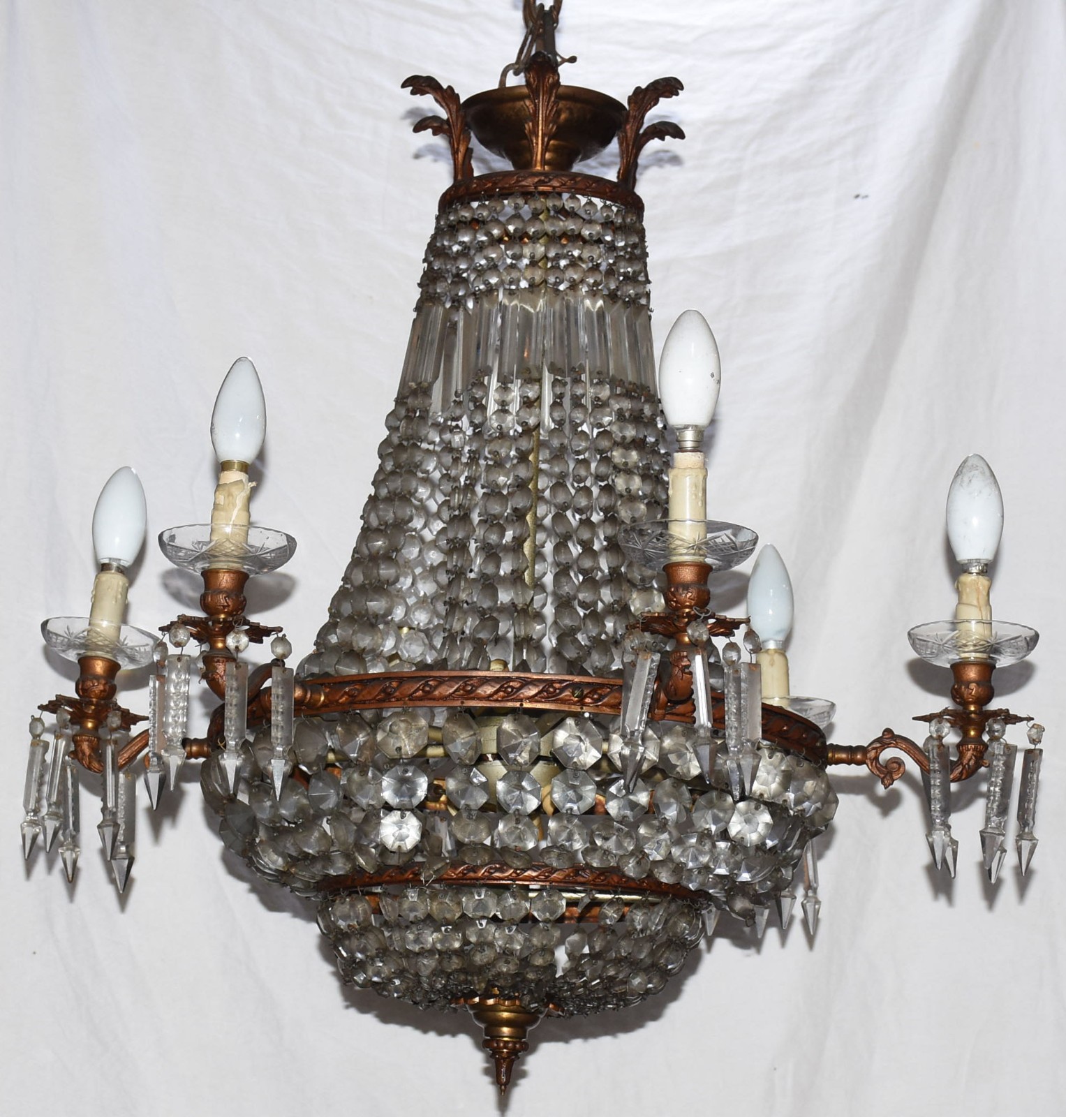 Lustre estilo Império com contas de cristal, estrutura de metal... - foto 1 de 3